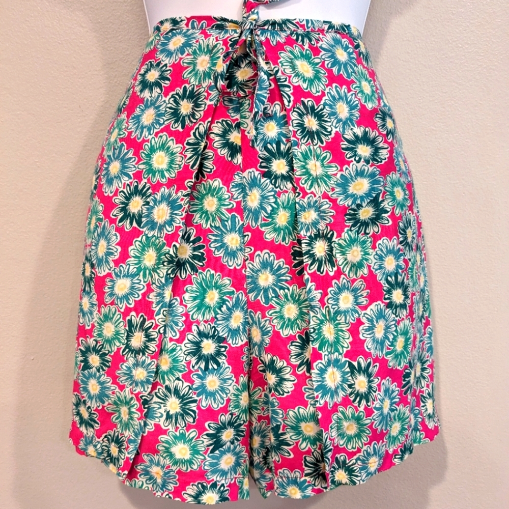 Vintage 90s Express high waisted daisy wrap shorts Rayon